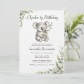 Süßer Koala zum ersten Geburtstag Einladung (Stehend Vorderseite)