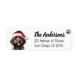 Süßer Labradoodle mit Weihnachtsmannmütze