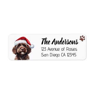 Süßer Labradoodle mit Weihnachtsmannmütze