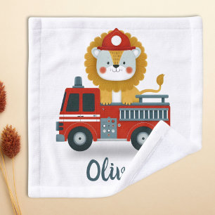 Süßer Löwe auf einem Feuerwehrwagen Personalisiert Waschlappen