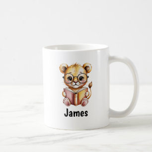 Süßer Löwe liest ein benutzerdefiniertes Buch Kaffeetasse