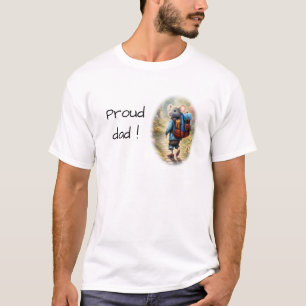 Süßer Mausjunge auf dem Weg zur Schule, individuel T-Shirt