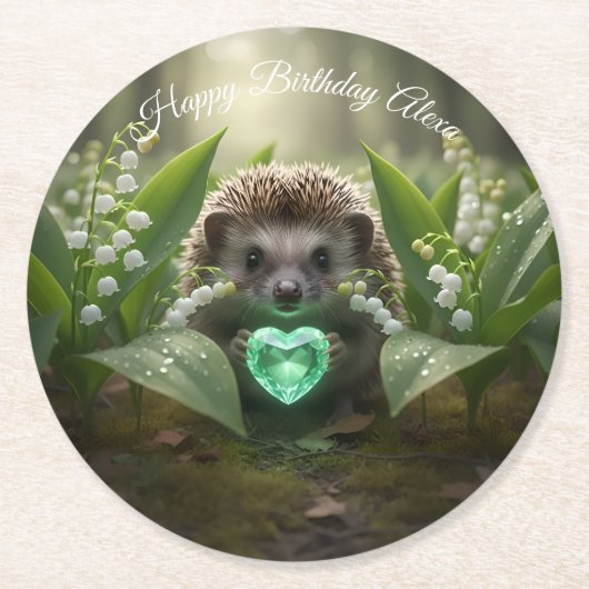 Süßer May-Igel mit Smaragdherz Runder Pappuntersetzer (Vorderseite)