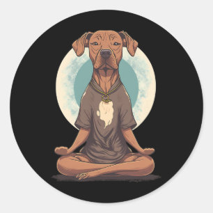 Süßer meditierender Hund Zen Yoga spirituelle Medi Runder Aufkleber