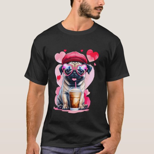 Süßer Mops mit Herzbrille und Eiskaffee T-Shirt (Vorderseite)