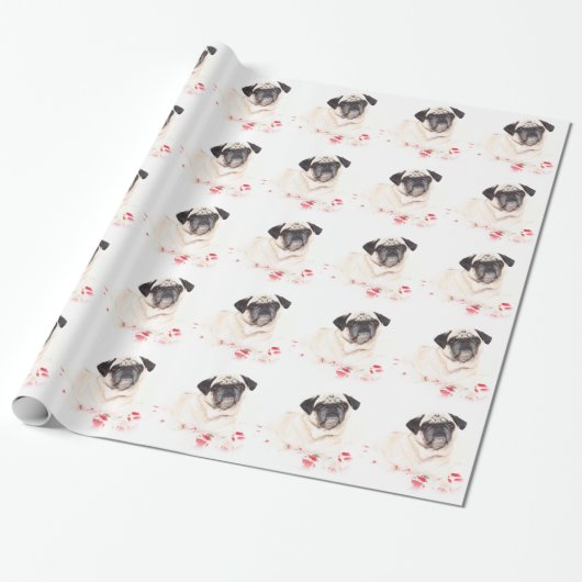 Süßer Mops mit Rosenblüten als Geschenkpapier (Ungerollt)