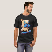 Süßer Mops mit Skateboard T-Shirt (Vorne ganz)