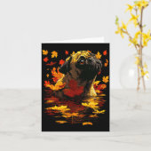 Süßer Mops mit Waldblättern Gemütlicher Herbst-Hun Karte (Gelbe Blume)