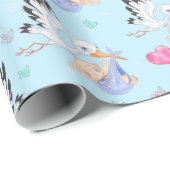 Süßer neuer Babyjunge und Storch  Geschenkpapier (Rolleneckpunkt)