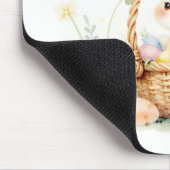 Süßer Osterhase im Korb mit farbenfrohen Eiern Mousepad (Ecke)