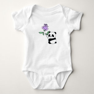 Süßer Panda hält lila Rose Linienkunst Baby Strampler
