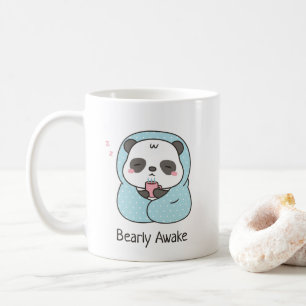 Süßer Panda mit Decke kaum wach Witz Kaffeetasse