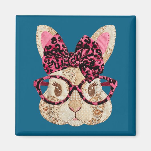 Süßer Patchwork-Osterhase mit Brille rosa Schleife Magnet (Vorne)