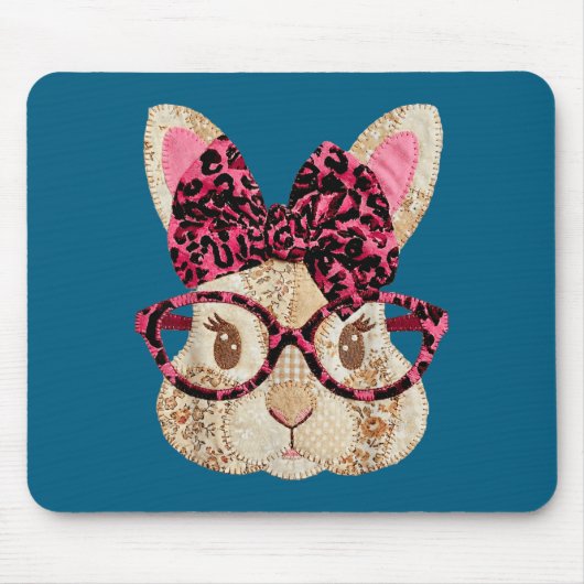 Süßer Patchwork-Osterhase mit Brille rosa Schleife Mousepad (Vorne)