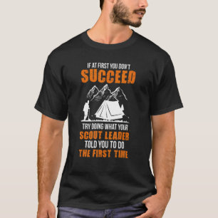 Süßer Pfadfinderleiter Cub-Camping-Junge-Wandern-P T-Shirt
