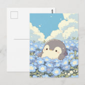 Süßer Pinguin auf blauer Blumenwiese Postkarte (Vorne/Hinten)