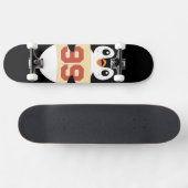 Süßer Pinguin mit einem Schild Skateboard (Horizontal)