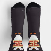 Süßer Pinguin mit einem Schild Socken (Oben)