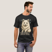 Süßer Polarfuchs – „Fell-iger Winterfreund“ T-Shirt (Vorne ganz)