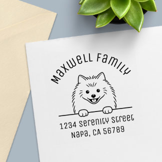 Süßer Pomeranian-Hund gebogener Name Familienadres Permastempel