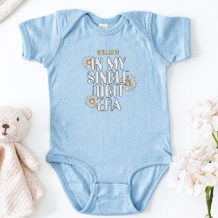 Süßer Retro-Name aus meiner Single-Digit-Ära für B Baby Strampler