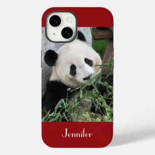 Süßer Riesenpanda auf dunkelrotem Hintergrund, Nam iPhone Hülle