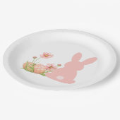Süßer rosa Osterhase mit Frühlingsblumen Pappteller (Schrägansicht)