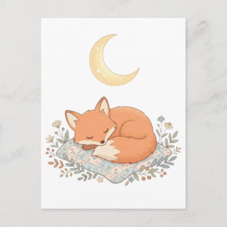 Süßer schlafender Fuchs auf Quilt unter dem Halbmo Postkarte