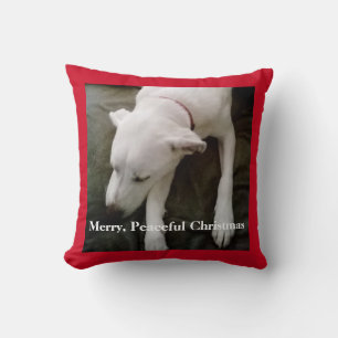 Süßer schlafender weißer Hund  Roter Weihnachtsman Kissen