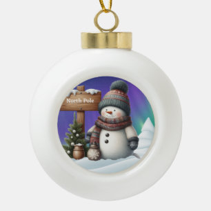 Süßer Schneemann am Nordpol mit Nordlichtern Keramik Kugel-Ornament