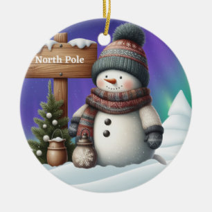 Süßer Schneemann am Nordpol mit Nordlichtern Keramik Ornament