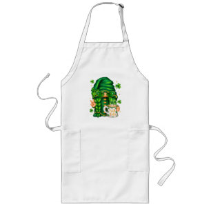 Süßer St. Patrick's Day Gnom, der Kaffee trinkt Lange Schürze