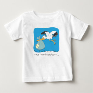 Süßer Storch, der Baby-Cartoon-T-Shirt trägt Baby T-shirt