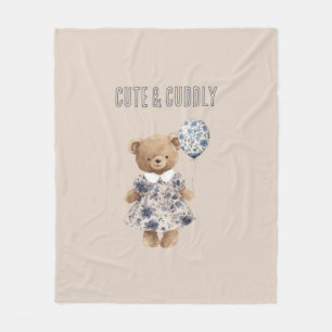 Süßer Teddybär in blauen Blumenkleid Fleecedecke