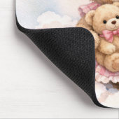 Süßer Teddybär sitzt auf einer Wolke Mousepad (Ecke)
