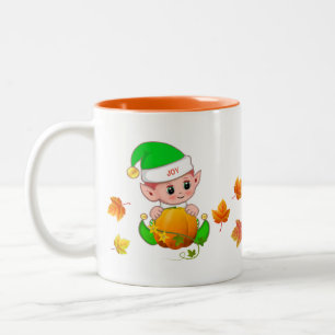 Süßer Thanksgiving-Elf mit Kürbis und Herbstlaub Zweifarbige Tasse