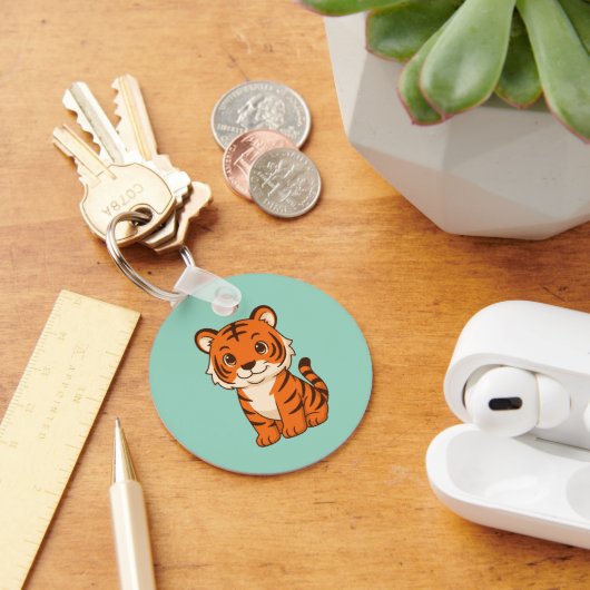 Süßer Tigerjunge auf Grün Schlüsselanhänger (Schreibtisch)