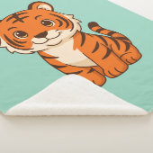 Süßer Tigerjunge auf Grün Sherpadecke (3/4)