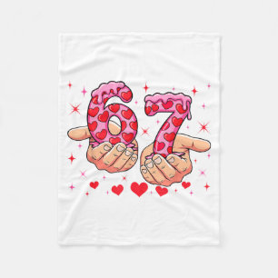 Süßer Valentinstag 67 Herzen Lustiges Six Seven Me Fleecedecke