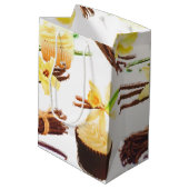 Süßer Vanilla Orchid Monogramm Mittlere Geschenktüte (Rückseite Schrägansicht)
