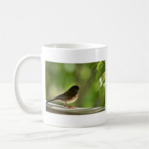 Süßer Vogel in grünen Blättern Fotografie Kaffeetasse