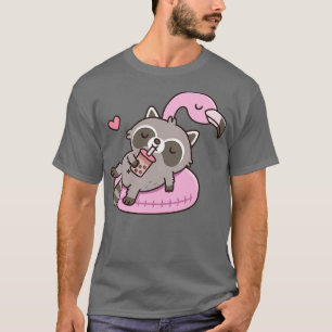 Süßer Waschbär auf Flamingo Pool Schwimmkörper T-Shirt