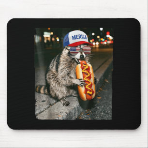 Süßer Waschbär isst Hotdog lustiges Meme Amerika 4 Mousepad