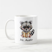 Süßer Waschbär liest ein Buch Custom Kaffeetasse (Links)