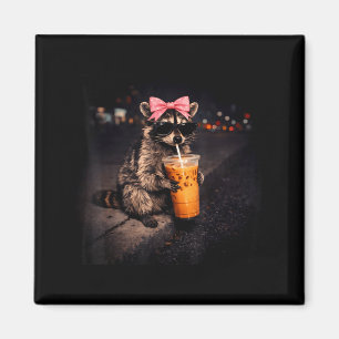 Süßer Waschbär trinkt Eiskaffee lustiger Waschbär Magnet