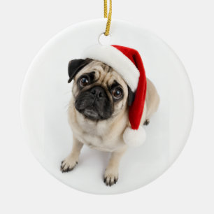Süßer Weihnachts-Rehpug mit Santa-Hut und Hundebli Keramik Ornament