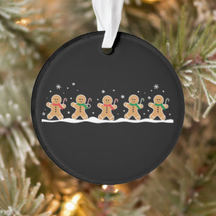 Süßer Weihnachtsbaker mit Lebkuchenmann Ornament