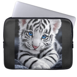 Süßer Weißer Tigerjunger Blaue Augen Wildlife Post Laptopschutzhülle