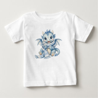 Süßer Winter-Baby-Drache mit gemütlichem Schal für Baby T-shirt