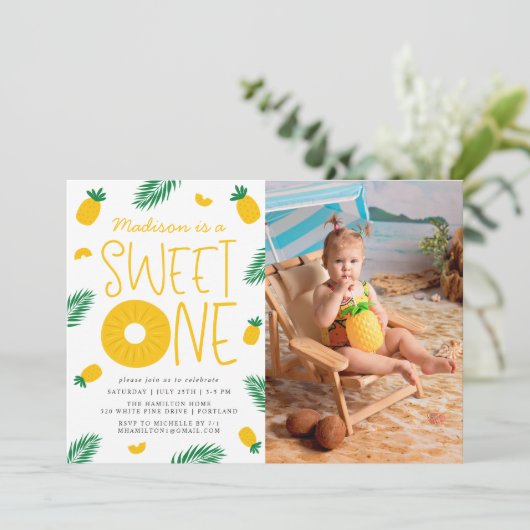 Süßes Ananas 1. Geburtstag Party Einladung (Stehend Vorderseite)